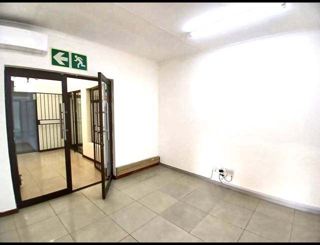 80M² BUSINESS CENTRE TO LET IN ELDORAIGNE